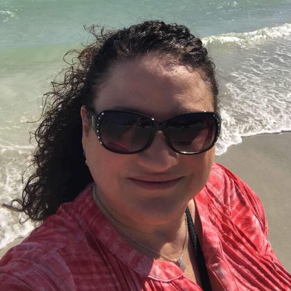 Meet your Posher, Christy - Picture 3 of 5